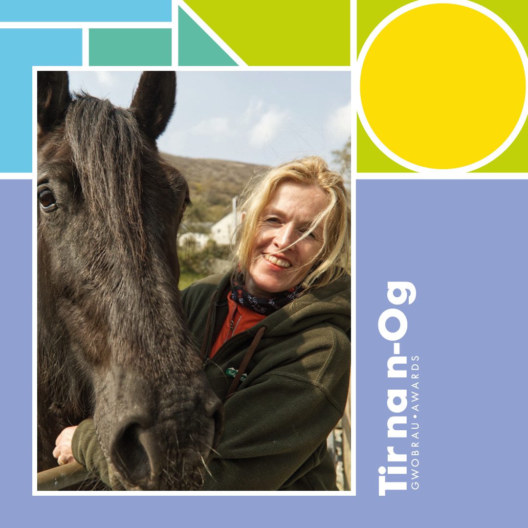 Headshot of Lisa Markam with her horse.