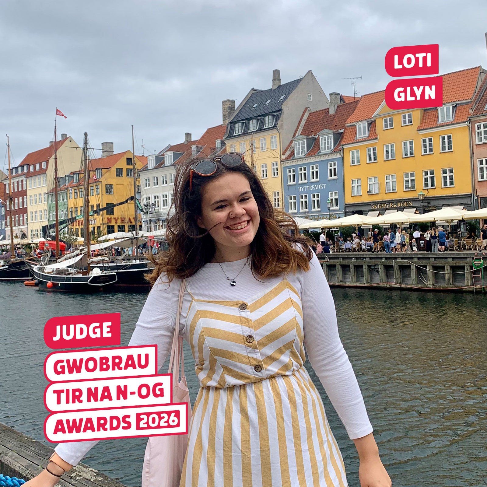 Loti Glyn, aelod o banel beirniad Cymraeg gwobrau Tir na n-Og.